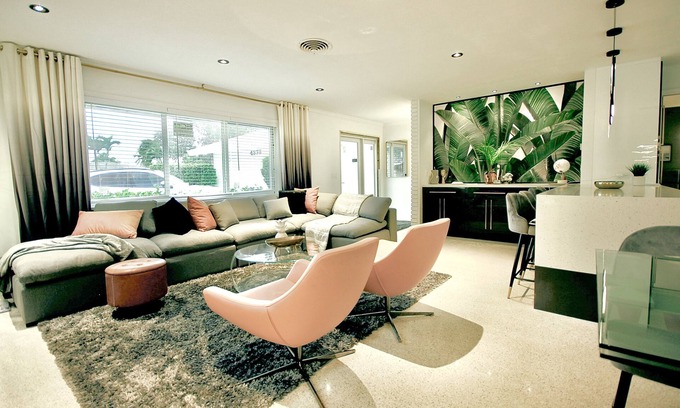 Hunt Club House | An Upscale Tropical boutique style