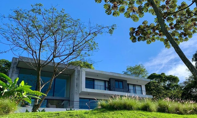 Alotenango House | AN059 Large Antigua Home