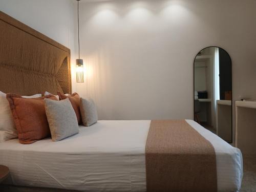 Naxos Hotel | Anais Of Naxos