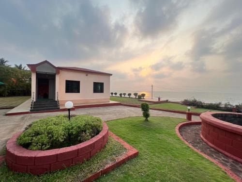 Ratnagiri Bed & Breakfast | Anant Beach Villa