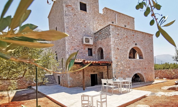 Omales Ski Chalet | Anaroussa apartment in Mani near all attractions