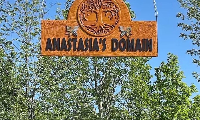 Alexandria Cabin | Anastasia’s Domain 2, Farm stay, off grid cabin in a beautiful forest!