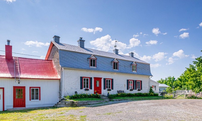 St-Francois-de-l'Ile-d'Orleans House | Ancestral House