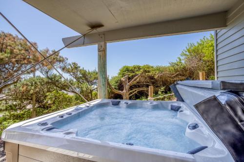 Lincoln City House | Anchor Blue