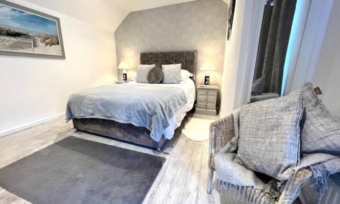Holt House | Anchor Cottage - beautiful two bedroom cottage in the heart of Holt