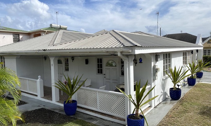 Welches House | Anchor Villa , 4 bedroom single family home nSteps to the beach .