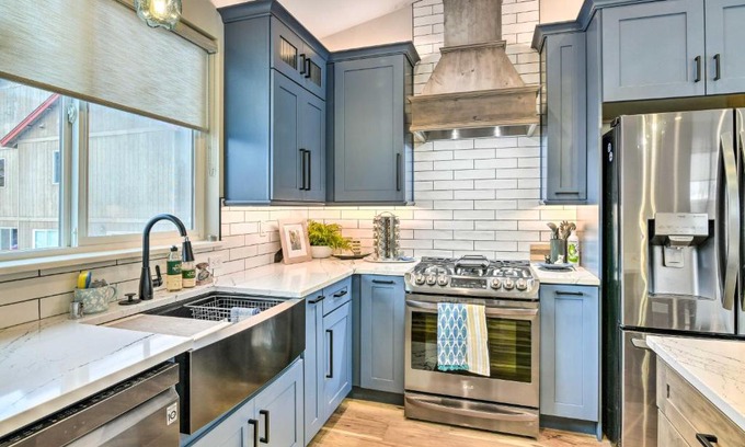 Sand Lake Apartment | Anchorage Apartment with a View about 3 Mi to Airport