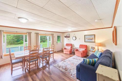 Long Beach House | Anchorage Cottages #5