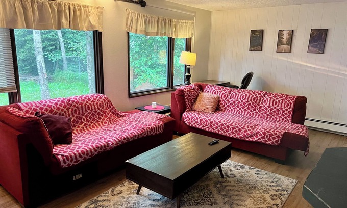 Taku - Campbell Apartment | Anchorage Stay Close to Shops, Trails & Adventure
