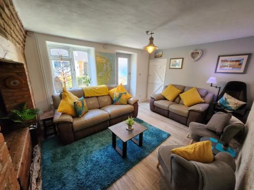 Wells-next-the-Sea House | AnchorageWells Entire Cottage OR a King Ensuite on Room Only