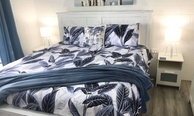 Innes Park Villa | Anchors Away Opposite Beach and Park, Dogs Welcome