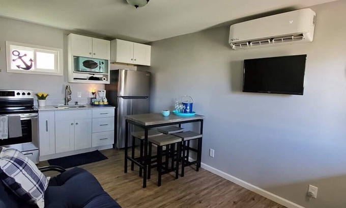 Geneva-on-the-Lake Apartment | Anchors Away at Christopher's Dockside