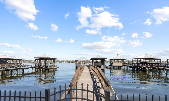 Ventress House | Anchors Aweigh Families, Couples, Groups-Private Dock. 1pm check out!