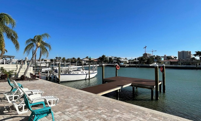 Clearwater Beach Apartment | Anchors UP #1; WALK to Beach/Bars/Dining