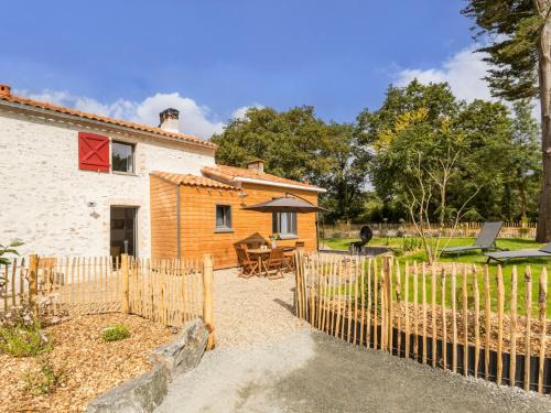 Saint-Colomban House | Ancien corps de ferme rénové avec jardin, terrasse et recharge EV, à 24 km de Nantes - FR-1-306-1282