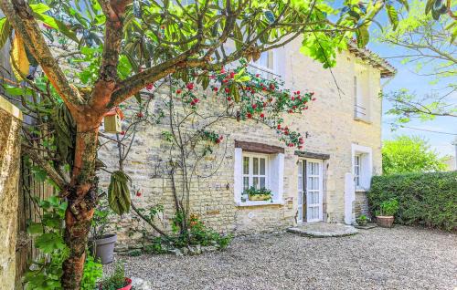 Marigny House | Ancienne forge, aire de loisirs avec piscine