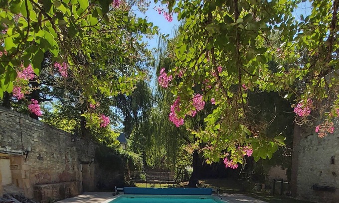 Fumel House | Ancienne Poterie au Calme Dans Parc Arboré Avec Grande Piscine