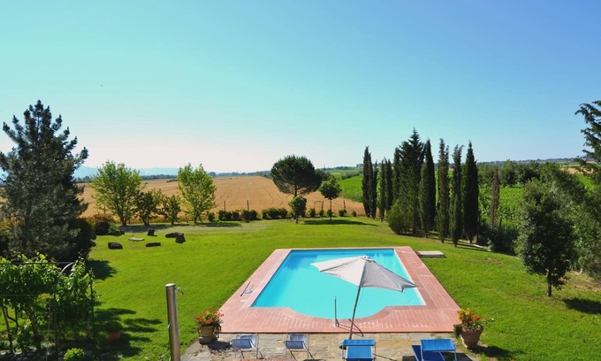 Cortona Villa | Ancient manor house perfect for large groups, located near the Etruscan town of Cortona with private