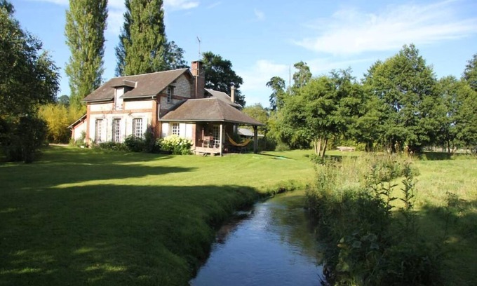Morville-sur-Andelle House | Ancient Normanbarn with piano peacefully situated on the river Andelle