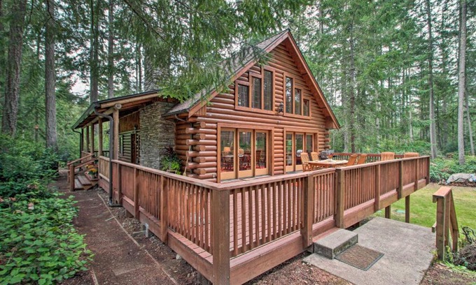 Anderson Island House | Anderson Island Cabin on Half Acre with Fire Pit!