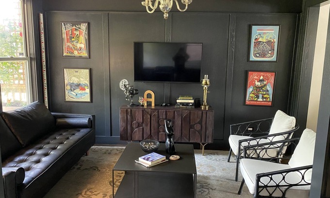 Uptown House | Andersonville / Spacious 3b / 3b / 2 decks. Cozy Bohemian Vibe. 99 Walk Score