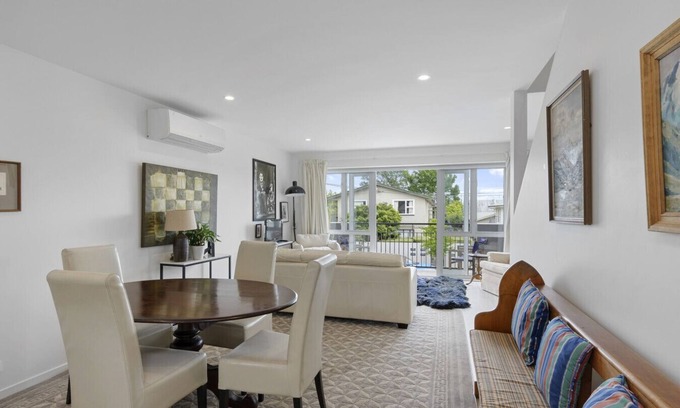 Merivale House | Andover Street Honey