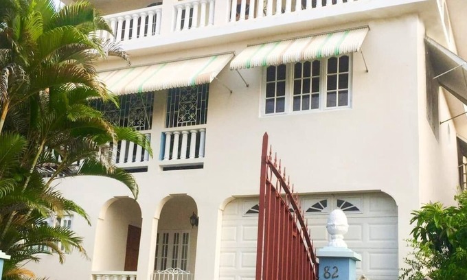 Tryall House | Andrea's Retreat - Spacious w/full kitchen *Walk to 🏖WiFi +AC