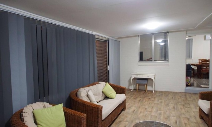 Wilsonton House | Andrew's Place - 3 Bedroom House with Netflix