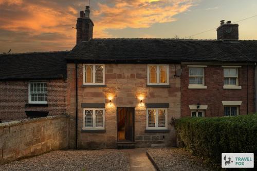 Alton House | Angel Cottage - 5 mins drive to Alton Towers!