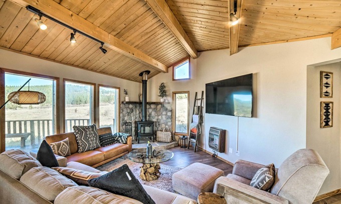 Angel Fire Cottage | Angel Fire Mtn View Cabin w/Hot Tub: 2 Mi to Ski