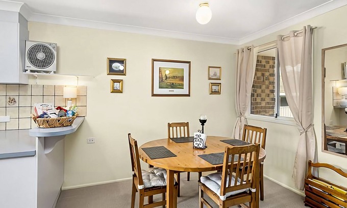 Toormina Villa | Angelena Villa is a bright and sunny two bedroom villa conveniently located a stroll from the beach.
