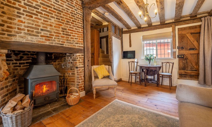 Wissington Apartment | Angelic 16th Century cottage in key Constable village - Bear Cottage