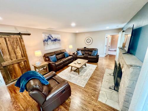 Charleston House | Angels Haven - Hot Tub, Game Rm, King Bd, Peaceful