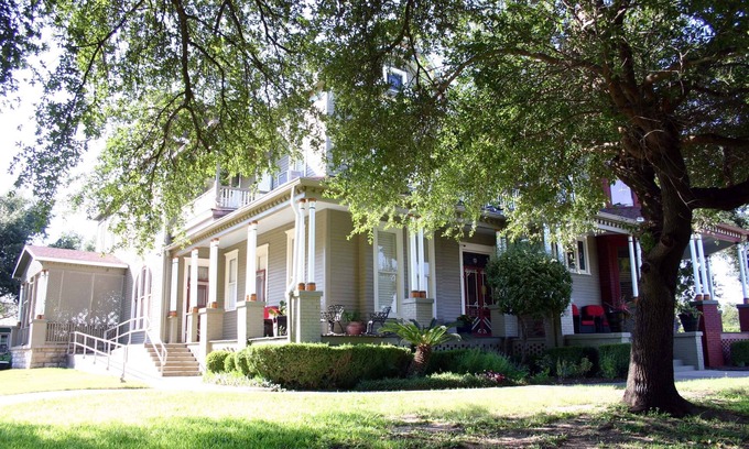 Weatherford Bed & Breakfast | Angels Nest Bed and Breakfast