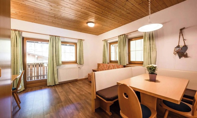 Campo Tures Apartment | Angererhof - Holiday Apartment 'Hannes' with Mountain View, Shared Garden and Wi-Fi