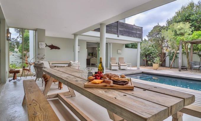Chanteclair House | Angle Sea - large families, near Langbaai Beach
