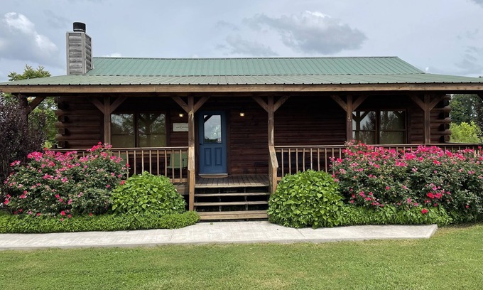 Byrdstown Cabin | Anglers Cove offers a relaxing vacation experience near Dale Hollow Lake!