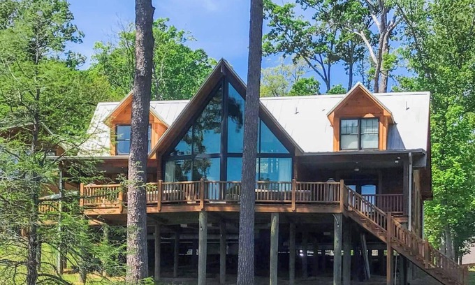 Negreet House | Anglers ReLeaf Premier+ Lodge & Cabin Double Sun Deck & Dock, Prime Fishing