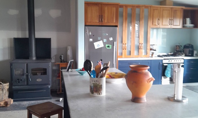 Auroa Bed & Breakfast | ANIMAL LOVERS' RURAL RETREAT - 2ND ROOM