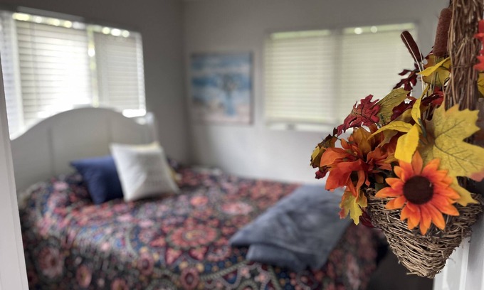 Hell Cabin | Ann Arbor long term Lake rental.30 min to Big House-