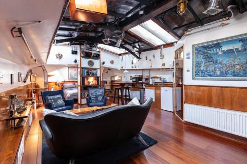 Nieuwmarkt en Lastage Boat Rental | Anna Houseboat