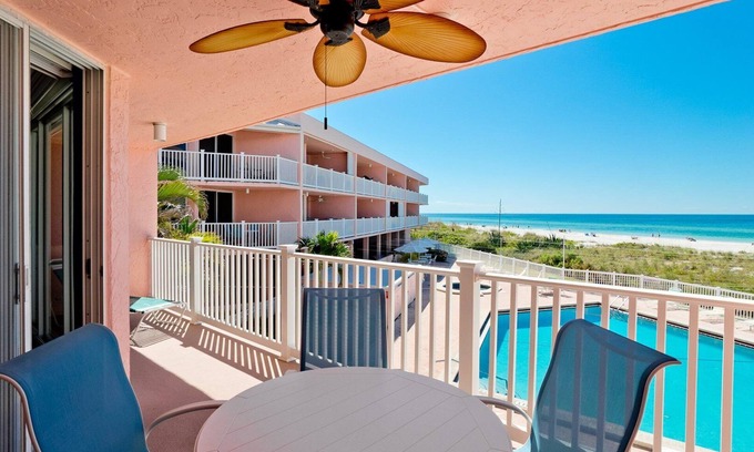 Bradenton Beach Condo | Anna Maria Island Club 31, Condo 2 Bedroom/2 Bath ocean view, maximum.