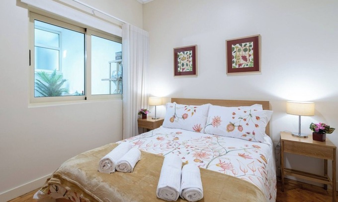 Vila Nova de Gaia Apartment | Anna´s Flats | City View by HostWise