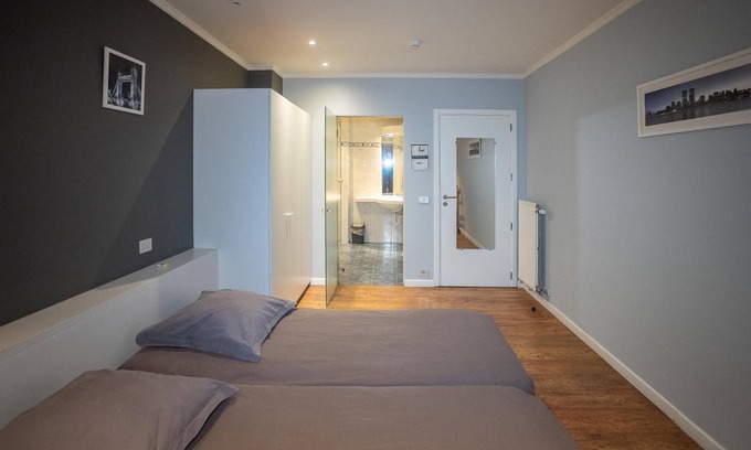 Sint-Eloois-Vijve Hotel | Anna's Place