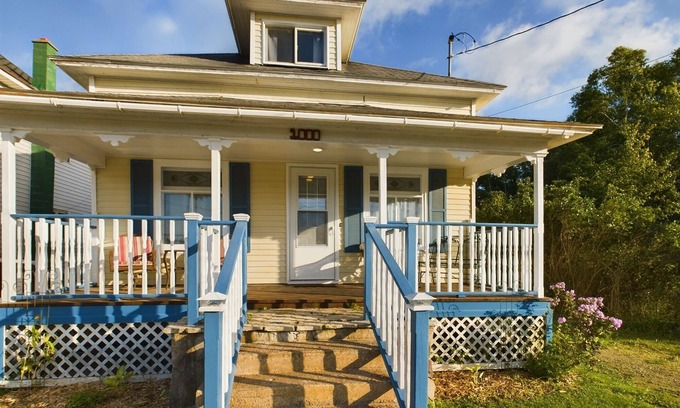 Munising House | Anna's Place-Lake Superior Across the Highway, Downtown