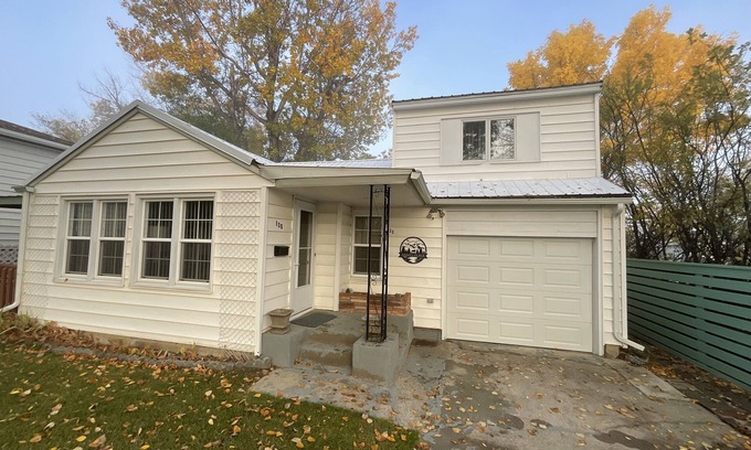 Santa Rita House | Anna’s Place Near Glacier