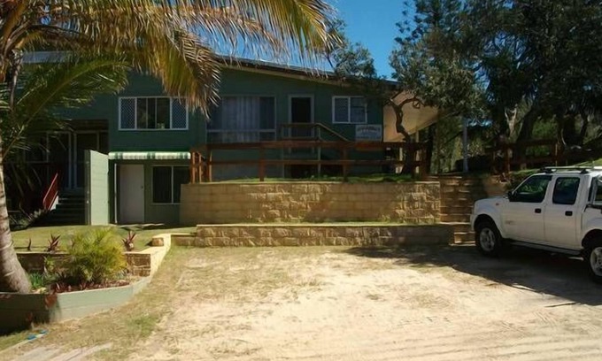 Happy Valley House | Annabell's Banksia Court Fraser Island