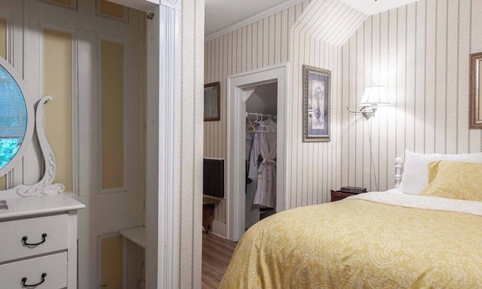 Stratford Apartment | Annabelle Stone Maiden Inn
