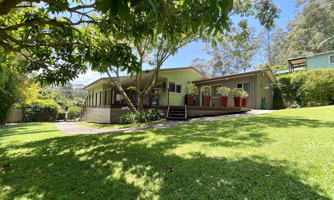 Elizabeth Beach House | Annabelles Beach House: A/C Wifi Disney+ Indoor-Outdoor Living @ Lake and Ocean