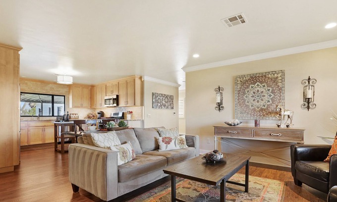 Lodi House | Annadan Suites is the beautifully located vineyard getaway of your dreams.